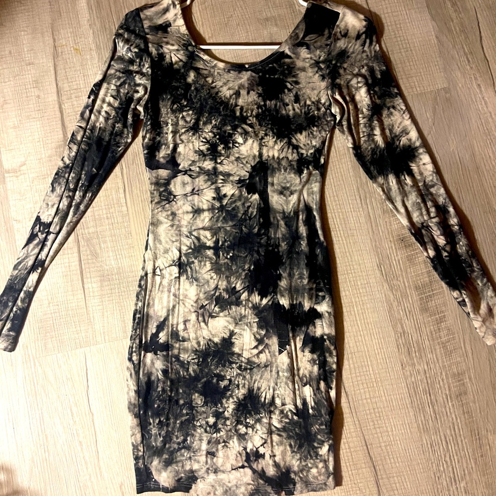 Short tight fitting tie-dye dress